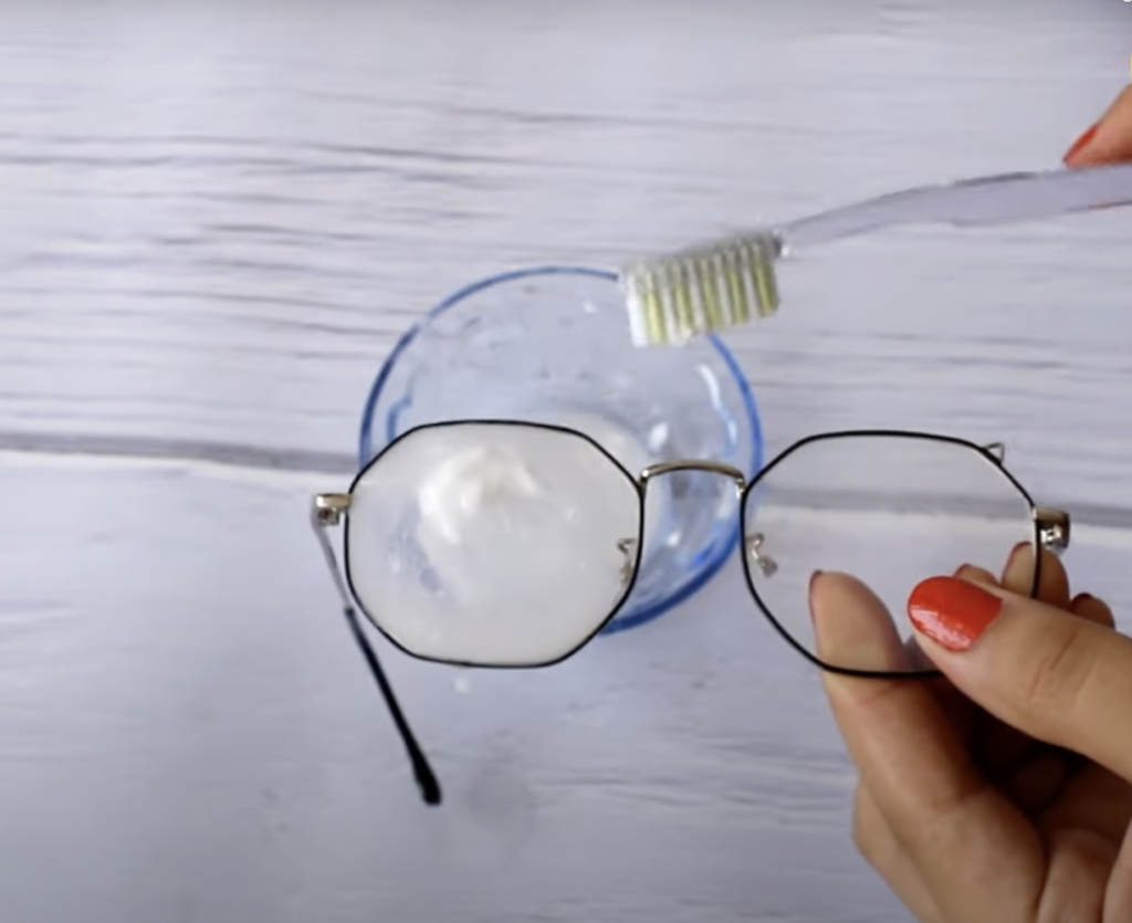 Best Way to Remove Scratches from Eyeglasses and Sunglasses Tricks